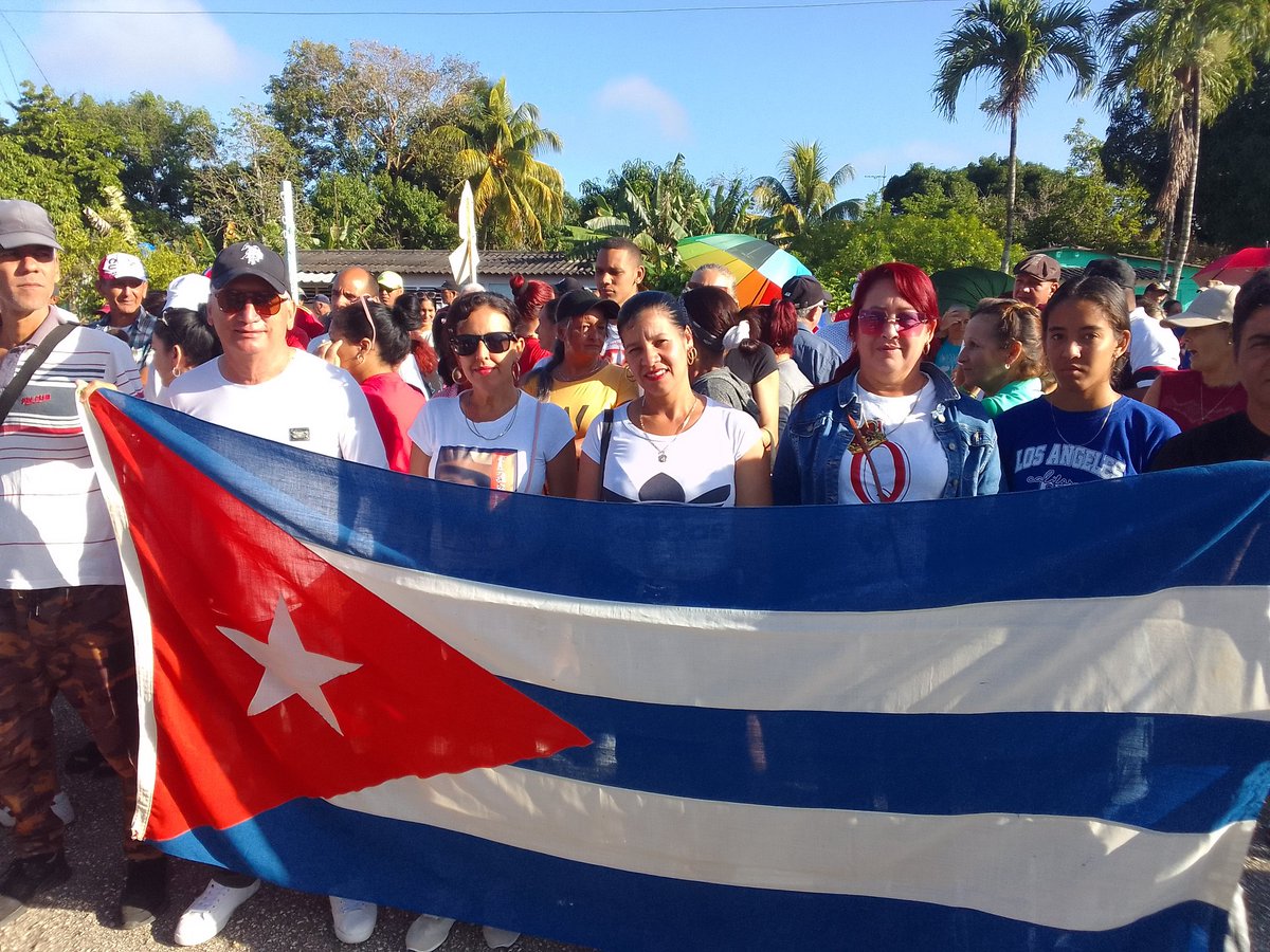LaidysCarrasco's tweet photo. #EducaciónMinas presente en el Acto de reafirmación revolucionaria. Por la paz y la defensa de Cuba https://t.co/B6uTr9kNzi