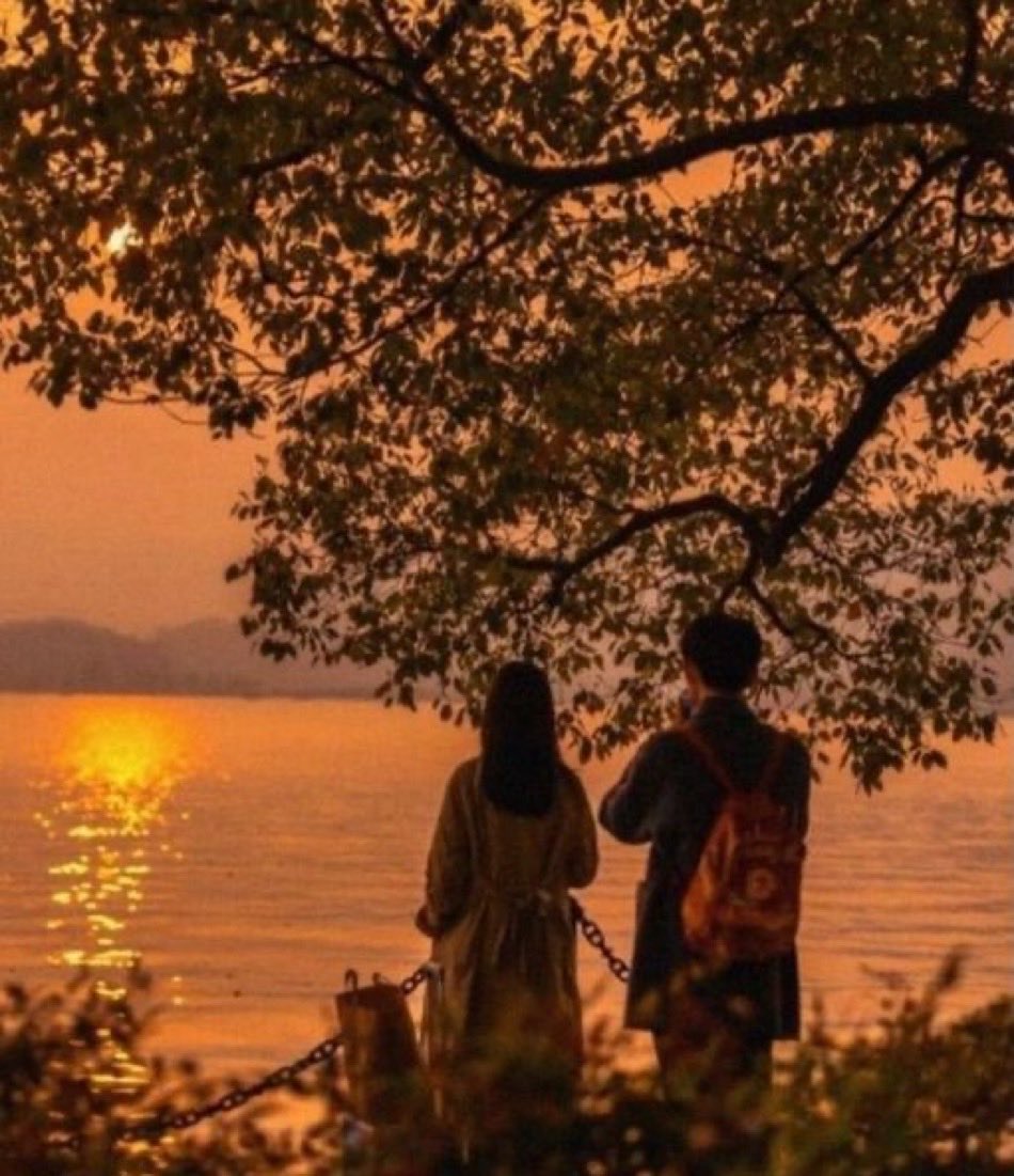 « Entre toi et moi il y a cet amour qui fait rougir l’horizon. »

Fuzûlî