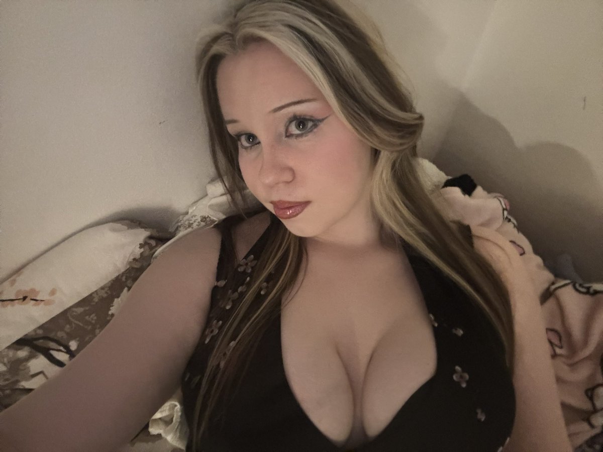 inniehoneyy's tweet photo. #moothunt &amp; #promotwt <3

✧˖°. moot hunting 
𐙚 she/her | 22
𐙚 Valorant, Silent hill, Resident Evil, dbd, val, lol, tft
𐙚 guinea pigs
𐙚 MDNI 
𐙚 Feel free to dm me!

♡ / ↺ to be moots https://t.co/ZeVflMkdrz