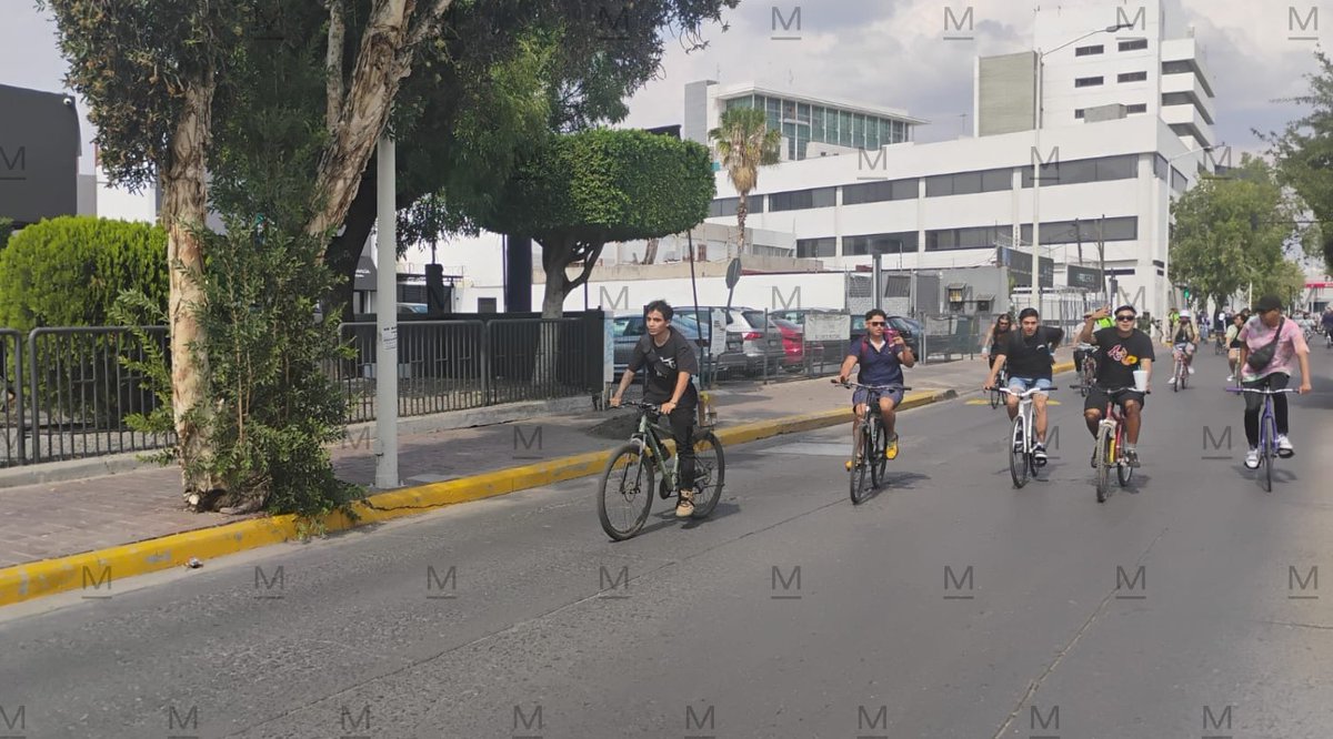 TelediarioBajio's tweet image. #VIDEO | ☘️Este domingo se llevó a cabo la Rodada Cannabica en la ciudad de León el cual partió del Forum Cultural hasta llegar al Parque Hidalgo. 

Imágenes: Victoria Ponce.