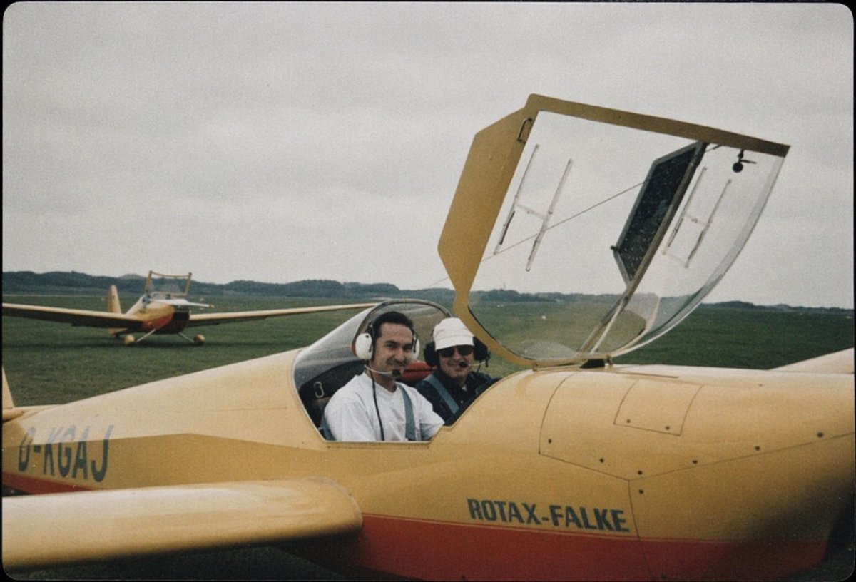 PintaricRobert's tweet image. LKW 🚛 Schein
Motorrad 🏍️ Schein
Flugschein ✈️ 
Staplerschein
Geldschein
Führerschein 🚗 

Hätte ich das alles in #Aktien gepackt alta falta … hmm dann wäre ich schon #Millionär 🚀 

Aber dann hätte ich weniger Spass

Ich 1997:
⬇️⬇️⬇️