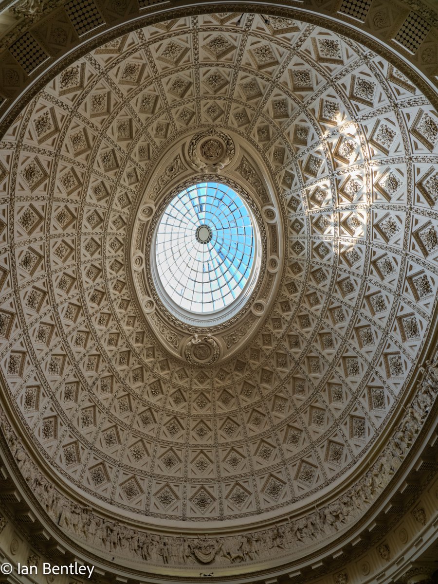 IanMBentley's tweet photo. Stowe House &amp; Gardens - OM3 12-100mm F4 Pro lens. Taken on the 14th February
@OMSYSTEMCAMERAS @OlympusUK
@OlympusMagazine @StoweHouse
@nationaltrust https://t.co/0lCGoDuDZU
