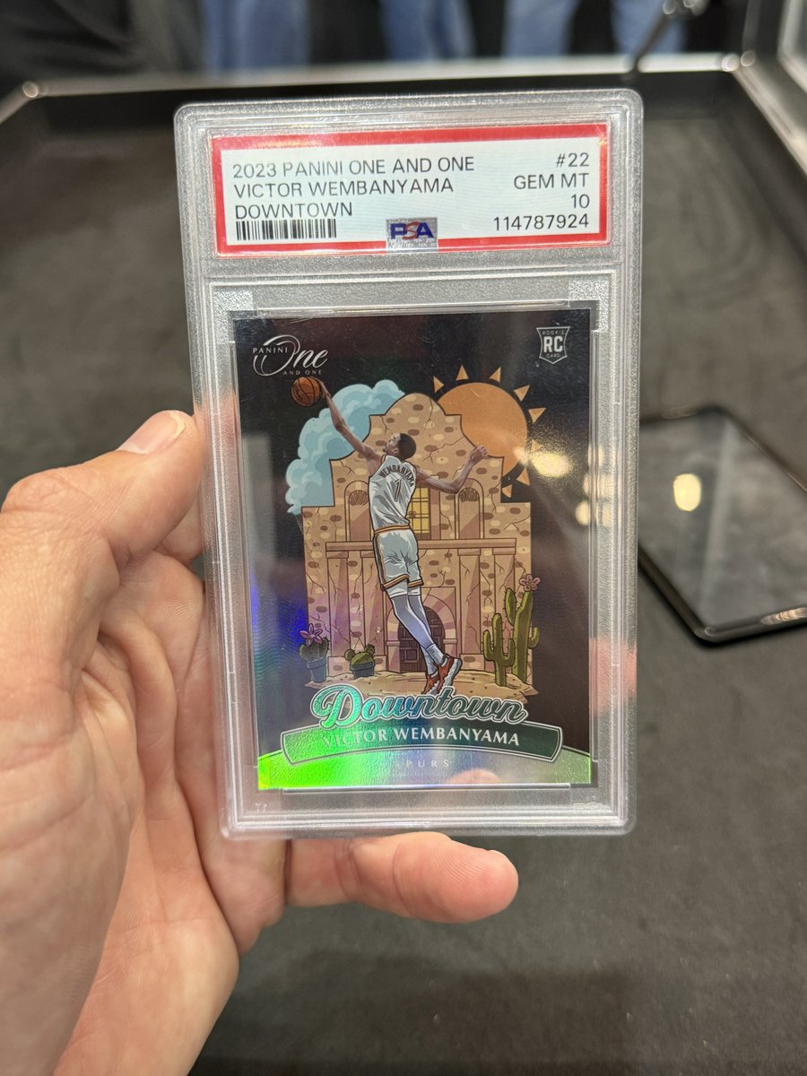 paullydoughnuts's tweet image. It has been an awesome ENDING to the show today! Have a blessed SUNDAY #thehobby FAM 

#gettostackin