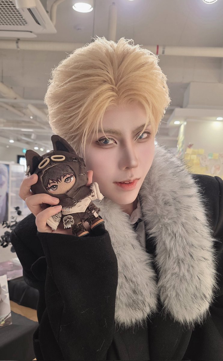 reremember0's tweet image. 모펀 마지막 날 제냐 강림!
택주와 촬영을 부탁드렸더니 쿨하게 응해주셔서 📸
외국인 분이셔서 계정을 묻지 못한 게 아쉽지만 업로드 허락을 얻어 올립니다🥹
#codename_anastasia 
#MOFUN  #Zhenya #cos