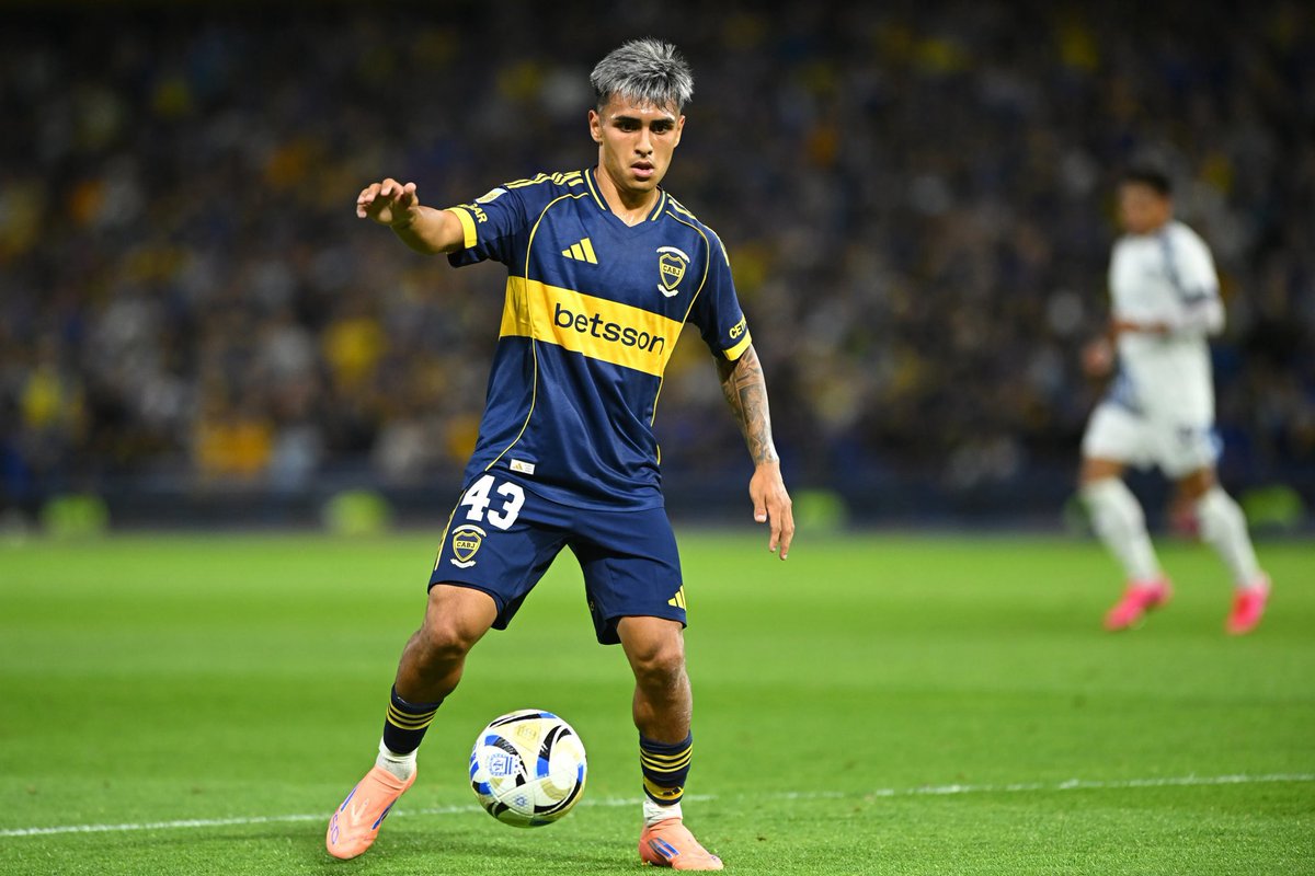 Con césped verde, con césped amarillo, con la pija parada, tambien muerta, el mejor mediocampo de America