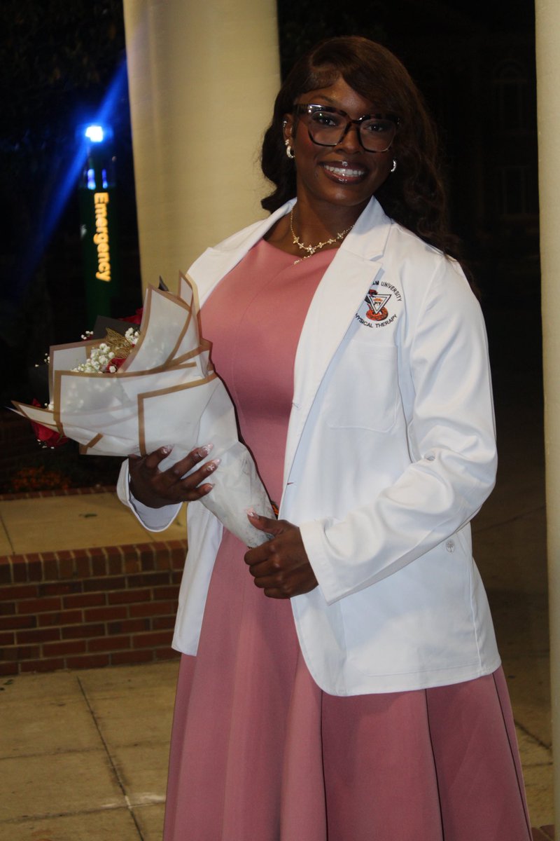 TeeDubbss's tweet photo. Black Doctor, White Coat 👩🏾‍⚕️🩷
We’re almost there! https://t.co/ijMS2wznSs