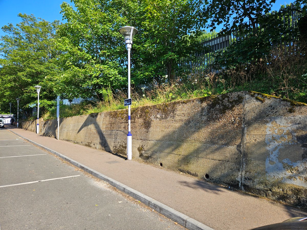 DiscoverWelling's tweet photo. Have you seen the new mural at Welling Station?  It is the first part and will eventually be 46 metres long!  It is called 'Commuting through Time' and will depict commuters between 1895 and now.
We are crowdfunding to get the rest of the mural painted: https://t.co/rYyaukTXB0 https://t.co/VuuowbJZr8