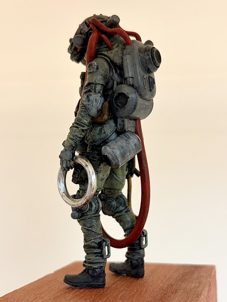 ウィアード・パンク・ユニバースの「ガンナー」完成しました！造形が素晴らしいおかげで、良い感じに仕上がった気がします。このシリーズはあと2体あるので、塗るのが楽しみです。