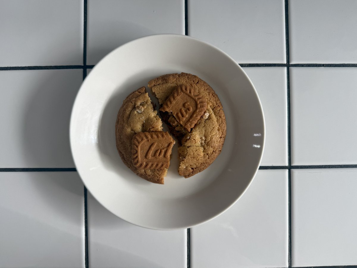 mimenat's tweet photo. Salted Lotus Biscoff 😼♥️ https://t.co/XWZrDGeKqN