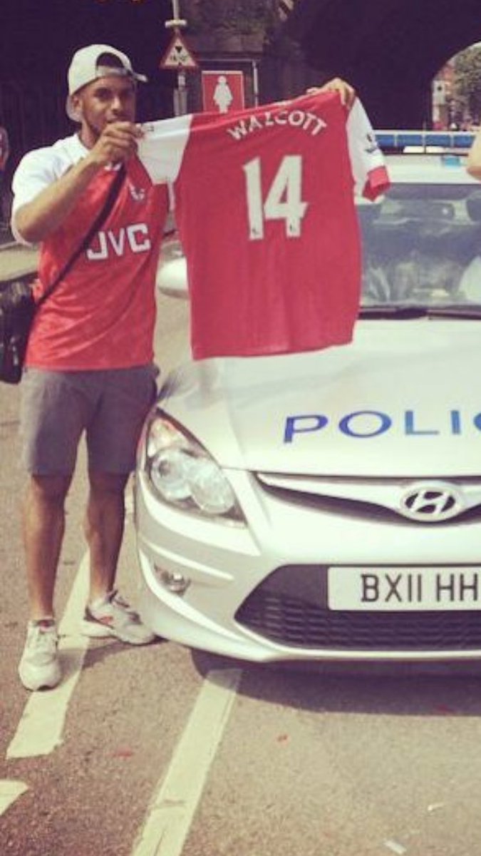 buzzingbenjo's tweet photo. Still a Arsenal thing then still a Arsenal thing now https://t.co/DAKpK0BHcK