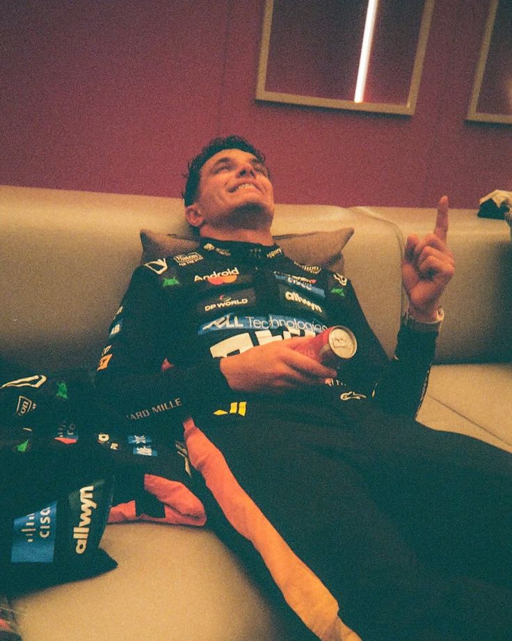 ada ¹ 𝜗ৎ LUD gf ♡ tweet media