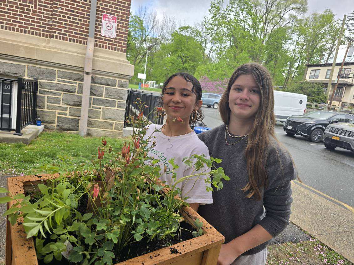 IrvingtonNY's tweet image. Something exciting is coming to Main Street… 👀✨

#IrvingtonArtsAndCulture #StayTuned