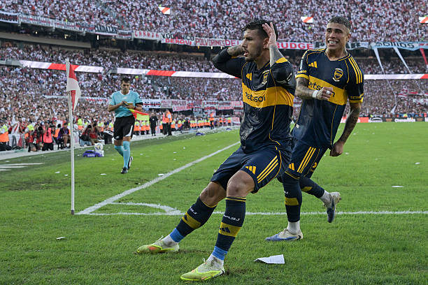 🗣️LEANDRO PAREDES:

"El festejo me salió así, no fue ni pensado ni nada, me salió de esa manera. FELIZ por este grupo que se lo merece, hizo un partido increíble, llenos de jugadores que tienen ganas de ganar".
