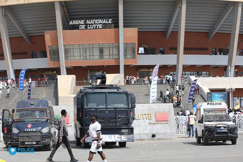 PoliceNationSN's tweet image. Sécurisation du combat Ada FASS 🆚 Eumeu SÈNE 

Grâce à un dispositif stratégique et une vigilance de chaque instant, nos unités ont garanti la sécurité des supporters et le bon déroulement de ce grand choc.

La fête est restée une communion.
#Proteger #Sport #Kebetu