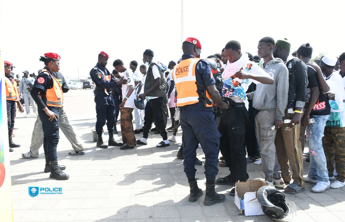 PoliceNationSN's tweet image. Sécurisation du combat Ada FASS 🆚 Eumeu SÈNE 

Grâce à un dispositif stratégique et une vigilance de chaque instant, nos unités ont garanti la sécurité des supporters et le bon déroulement de ce grand choc.

La fête est restée une communion.
#Proteger #Sport #Kebetu
