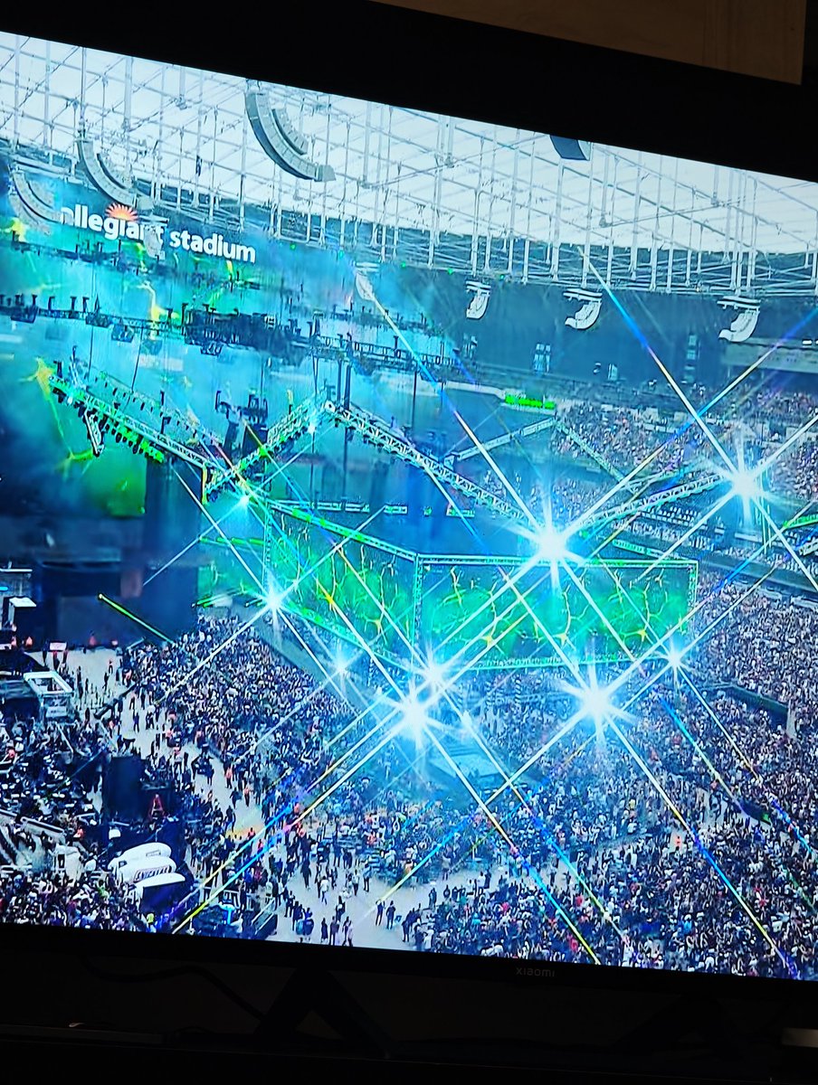 DiegoElFantasma's tweet photo. Esperemos que esta segunda noche esté mejor que la de ayer #Wrestlemania https://t.co/haMX28IYC2