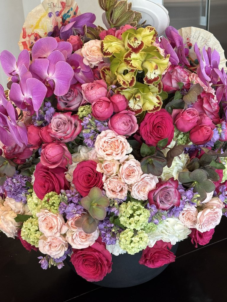maye_839's tweet photo. Having a happy 78th birthday celebration with my family and plenty of flowers. 🎂💐🎉
Ready for another adventurous year. 💪 💃 https://t.co/AG9FZ62hc9
