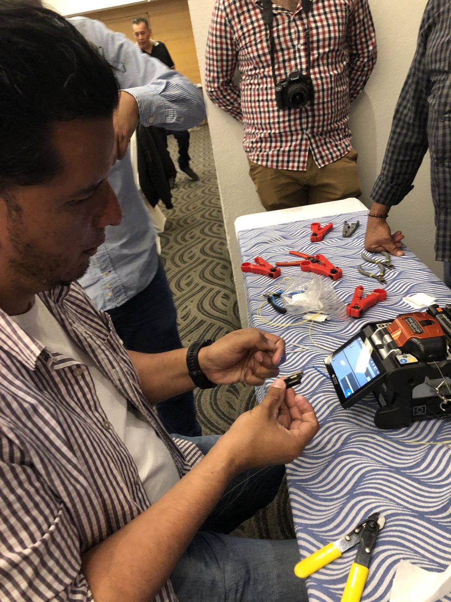 AlmaLabs's tweet photo. Otra  Certificación de Fibra Óptica para Telecomunicaciones con ingenieros que se han convertido en nuevos #FiberPro , que posibilitará "Elevar la Calidad de sus Redes de Fibra Óptica"
#almalabs #otdr #fusionsplicer #viavi #sumitomoelectriclightwave #fibrain #fibraoptica #HFC https://t.co/e8rCPKVfMW