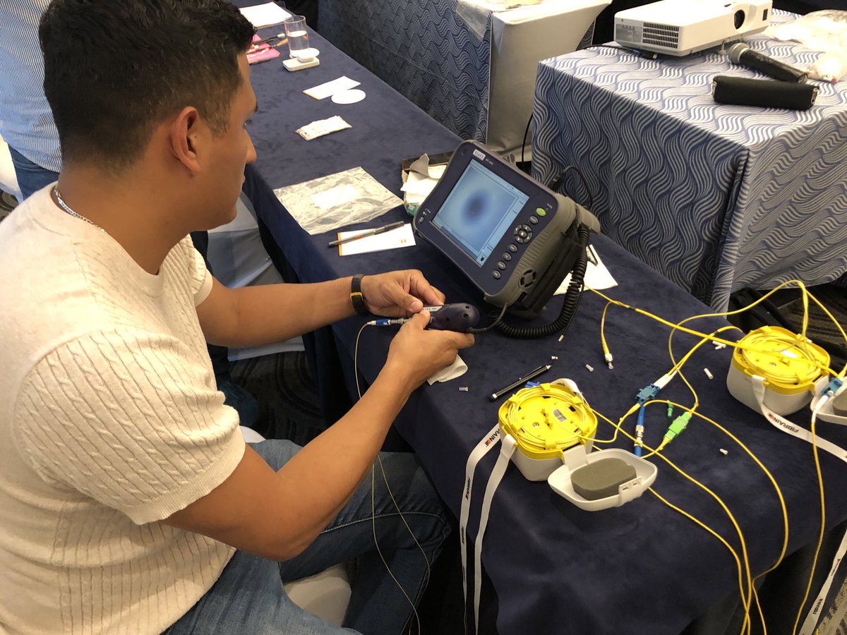 AlmaLabs's tweet photo. Otra  Certificación de Fibra Óptica para Telecomunicaciones con ingenieros que se han convertido en nuevos #FiberPro , que posibilitará "Elevar la Calidad de sus Redes de Fibra Óptica"
#almalabs #otdr #fusionsplicer #viavi #sumitomoelectriclightwave #fibrain #fibraoptica #HFC https://t.co/e8rCPKVfMW