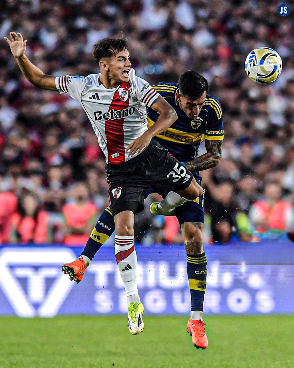 juegosimple__'s tweet image. 🇦🇷📊 Lautaro Di Lollo vs. River Plate:

◉ 96 minutos disputados.
◉ 39 toques.
◉ 11/19 pases completados.
◉ 8 despejes.
◉ 2 recuperaciones.
◉ 2/2 barridas ganadas.
◉ 16 (!) contribuciones defensivas.
