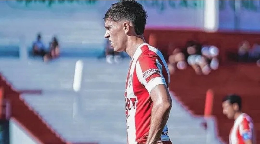 Every day a random player from Unión de Santa Fe tweet media