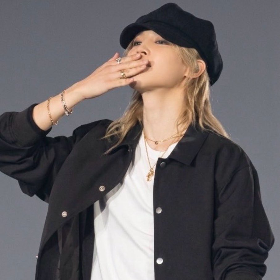 olive ♡ ⚢ is seeing bts!!! tweet media