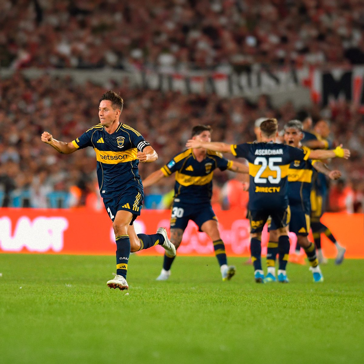 2 CLÁSICOS.
2 GANADOS.

ESTE CHAVAL FOLLA COMO TORO