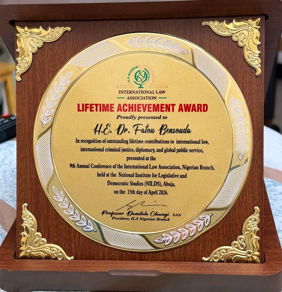 DembazDiao's tweet image. #Congratulations
 A l'ancienne procureure de la  #CPI et Ambassadrice de la  #Gambie auprès du Royaume-Uni
S.E. Dr Fatou Bensouda, a reçu le Prix d'honneur pour l'ensemble de sa carrière (“Lifetime Achievement Award “) décerné par Cf photos... 
@SeydiGassama
@GassamaFatou2