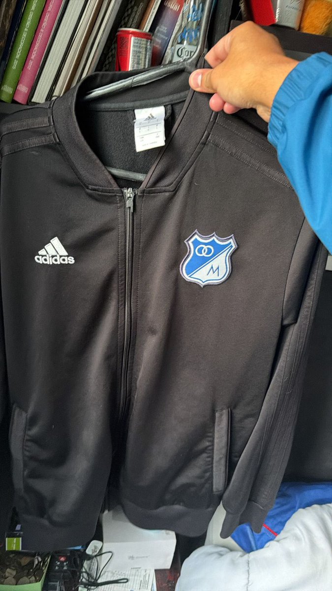 Vendo 2018 entrenamiento Talla L
Estado: 9/10
Hablen al DM para mas info
RT por favor