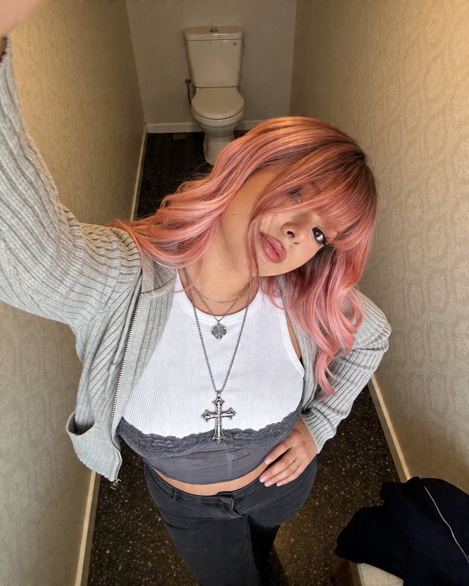 RosiePreaches's tweet image. Felt cute
.
.
#confident #pink #cute