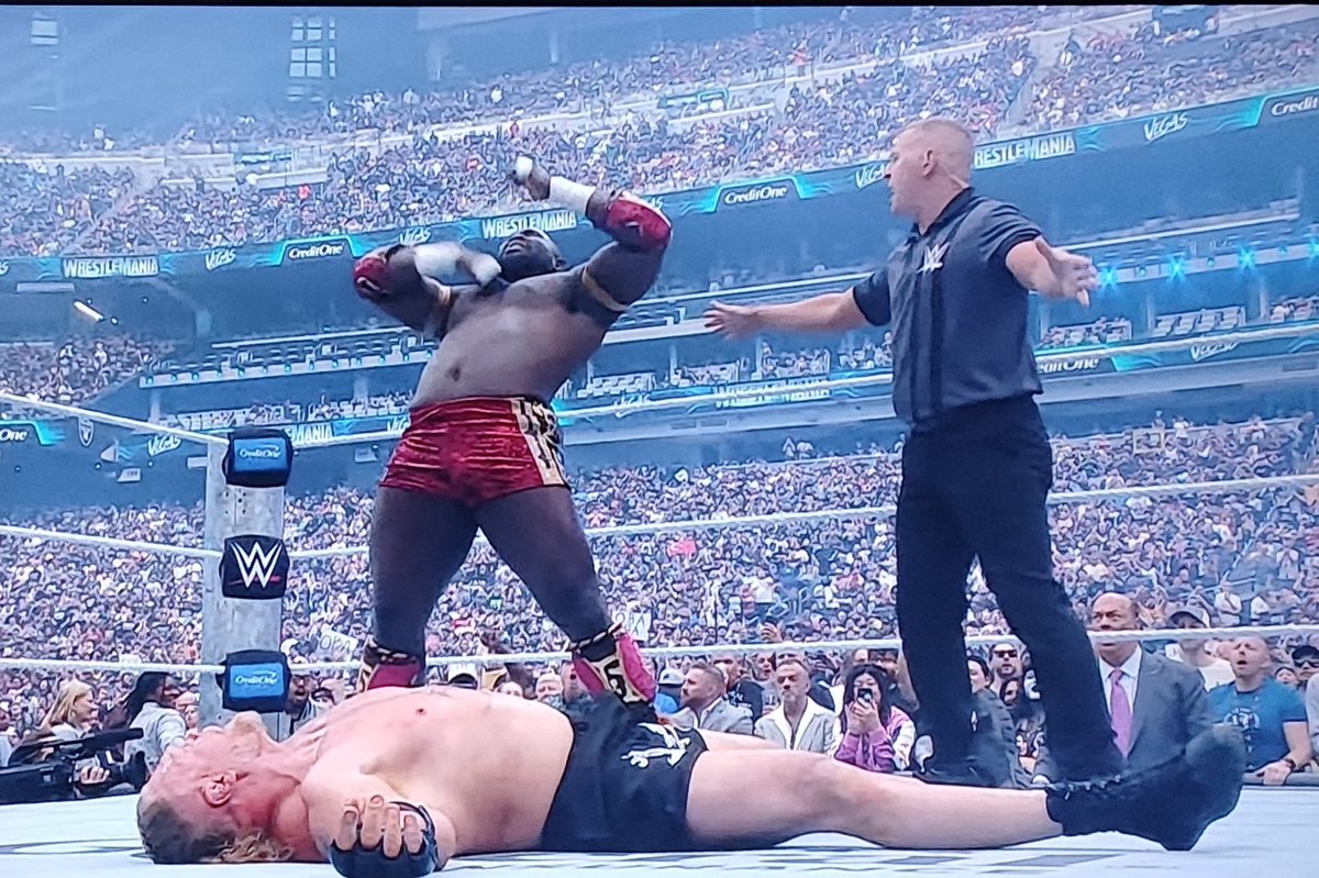 lexgo69's tweet photo. Oba Femi has manhandled and defeated quickly Brock Lesnar proving he is on a fast track to legend levels

#wrestlemania https://t.co/sr5BZjFUNv
