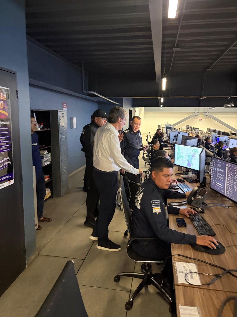 EfectoComunica2's tweet image. 📌#Capital. Con el objetivo de verificar el monitoreo en tiempo real en beneficio de la población, el presidente municipal, @PepeChedraui, acudió a las instalaciones de la Dirección General de Emergencias y Respuesta Inmediata (DGERI).
@PueblaAyto

📎efecocomunicacion.com/supervisa-pepe…