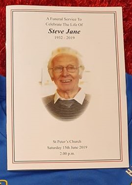 exwickclive's tweet photo. Remembering Mr Harbertonford @SDFLeague
Legend STEVE JANE. He played for Torbay &amp; District Schools X1 before playing for Paignton YMCA
@stokegtpolicefc @FcHarbertonford
Steve left the field of play after an illustrious life in football this day 2019. 
RIP STEVE ⭐️⭐️⭐️⭐️⭐️ https://t.co/lhD6dtXNH8