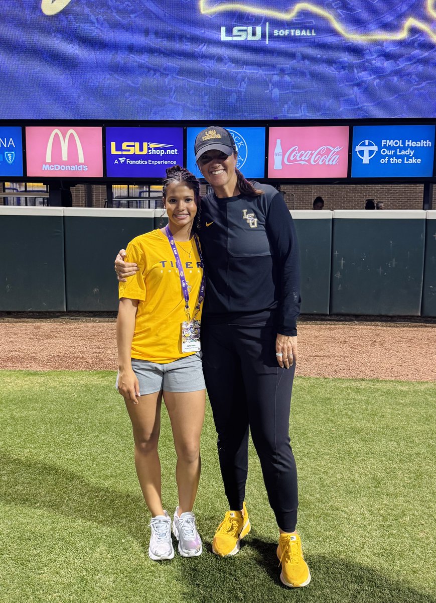 capri_mark99's tweet photo. Spent the weekend in Baton Rouge with @LSUsoftball 🐯💜💛

Thank you so much @BethTorina @CoachNealPT @LSU_SandraMoton @Tpleasants17 @zjermain_15 for the invite, had a great time and I can’t wait to be back!

@jazzvesely @KcJackson00 @Jazz16u @ImpactGoldOrg @lsu_dailynews https://t.co/87MRvSblfg