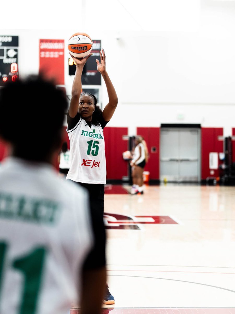 WNBAGamecocks's tweet image. It’s time for Mary Carey 🔒