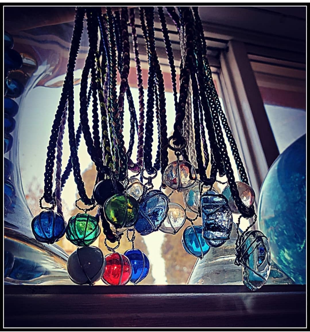 CyLantyca's tweet image. The colorful charms of Cy Lantyca 😍 
 That can be found 😃 When you're out n' about. 

#CyLantyca #charms #necklace #nature #canadianmade