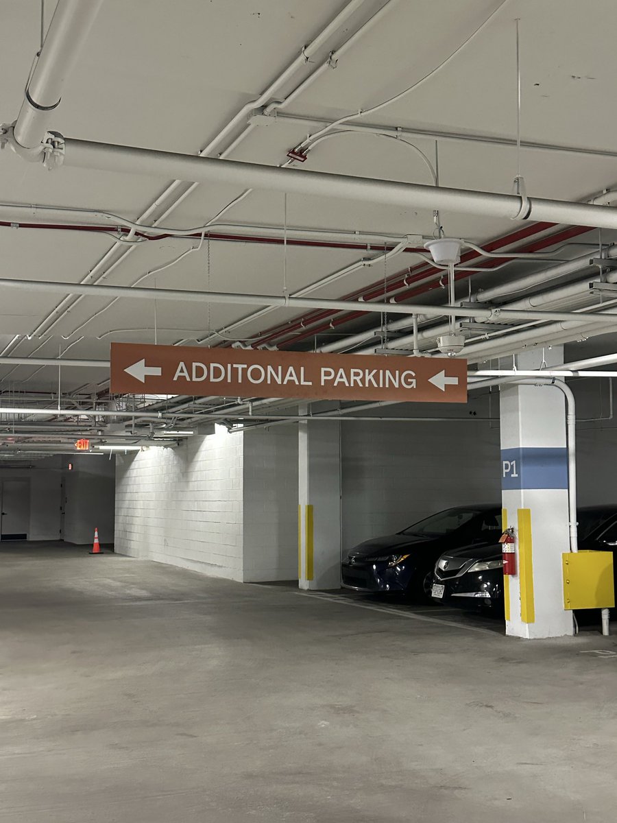 cmblaes's tweet photo. I guess the parking is harmonious? https://t.co/fr5ocba6xj