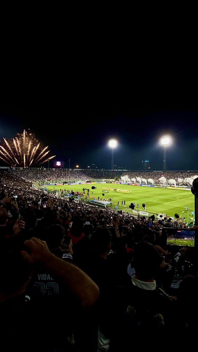 mclovin1925's tweet image. Felices 101 años Colo-Colo ⚫️⚪️

Lo celebra el 90% de Chile

#VamosColoColo