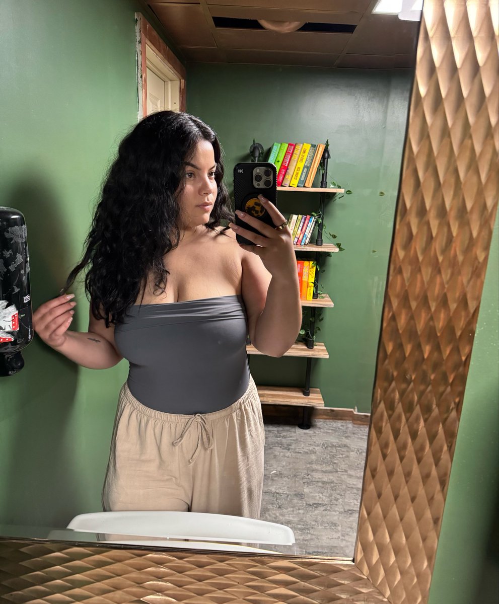 Discount Selena Gomez tweet media