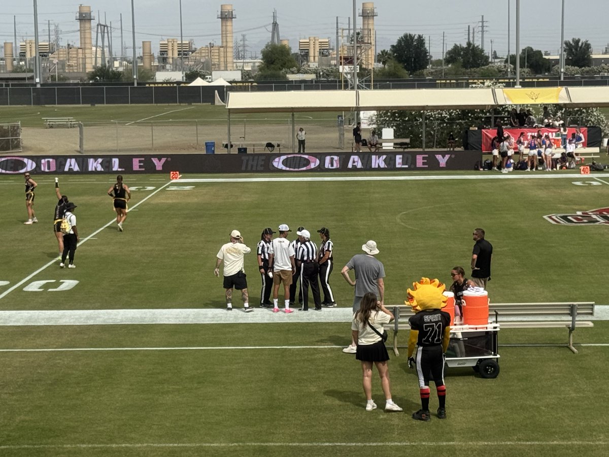 Ms. Rae Black tweet media