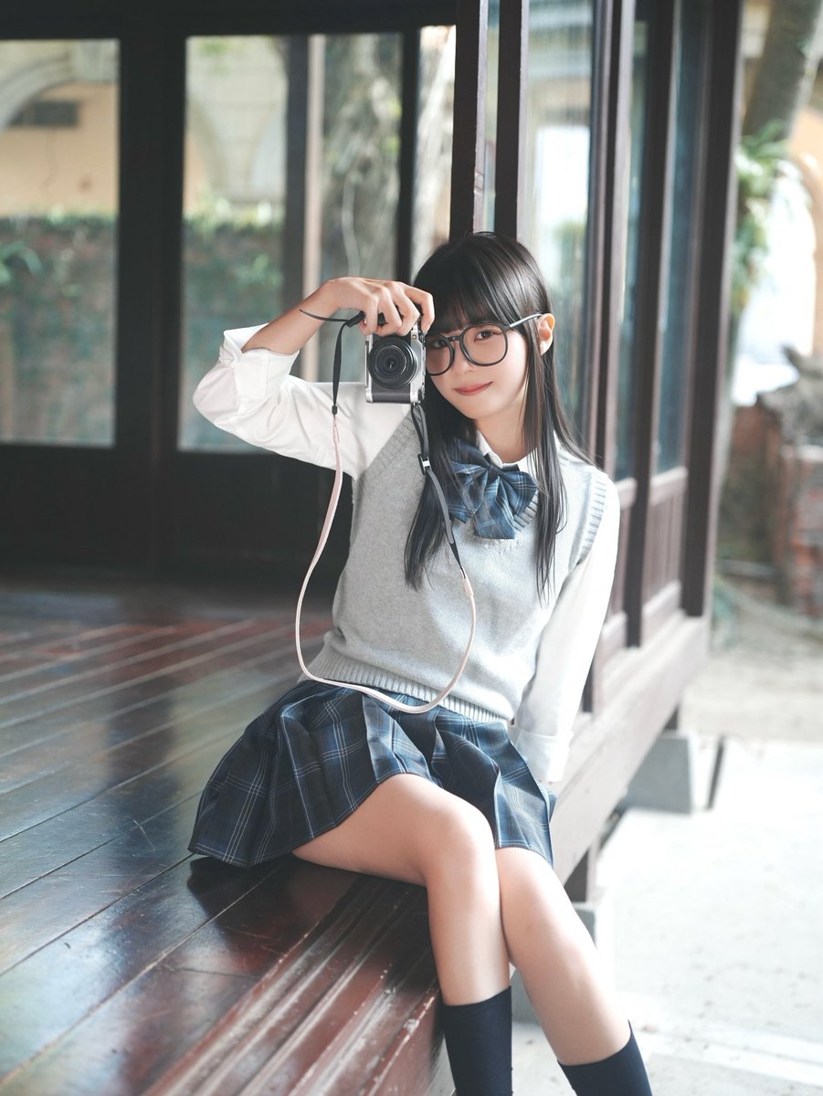 ruiame_'s tweet photo. 写真部のメガネ女子 https://t.co/oGIrqCWczP