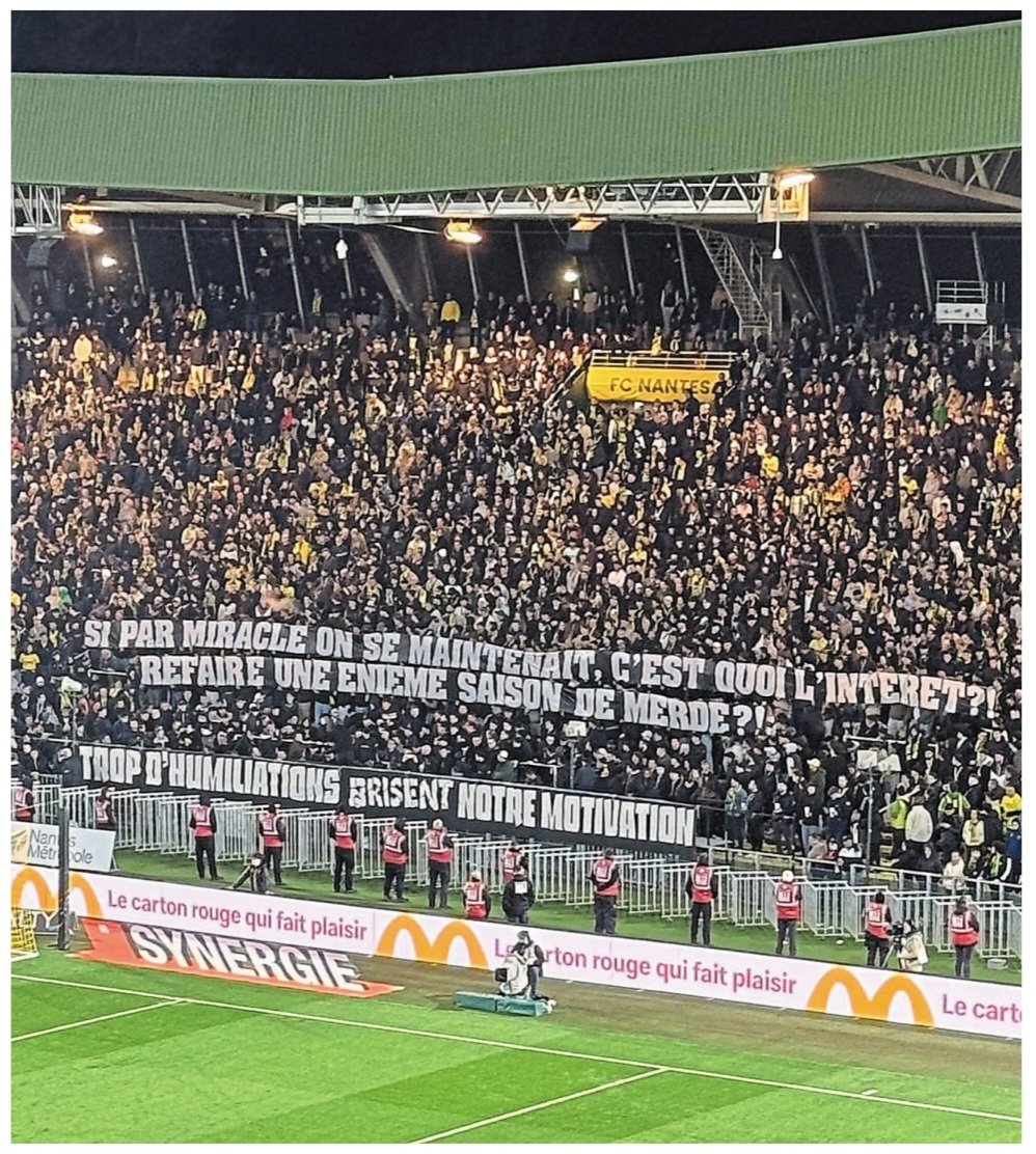 AUX TRIBUNES ! tweet media