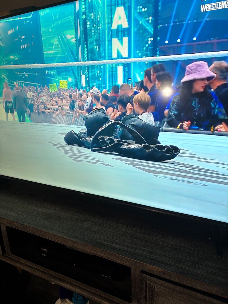 thetcking's tweet photo. #ThankYouLesnar https://t.co/Y9MhdLhX5K