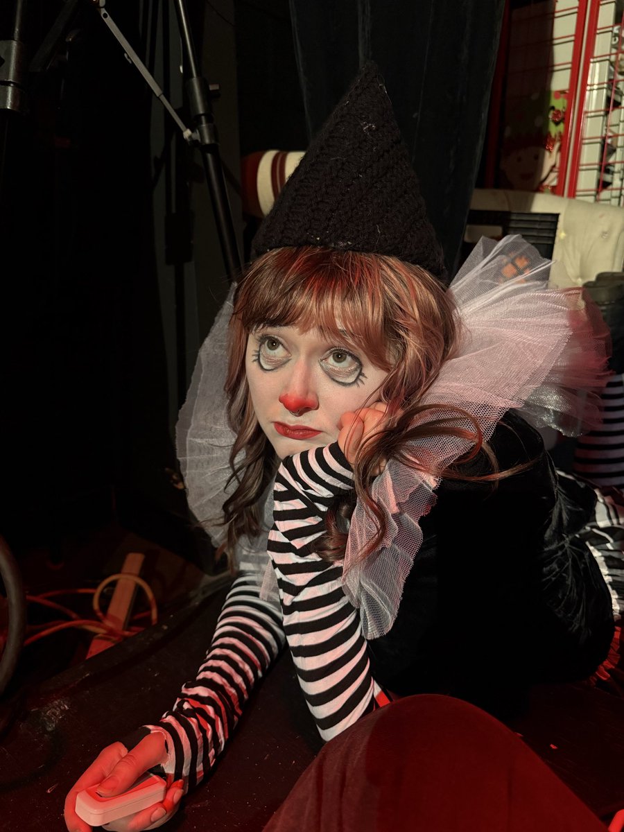 anevilbag's tweet photo. the local news wanted to do a feature on my show so i went clown mode https://t.co/oTygIdhfkX