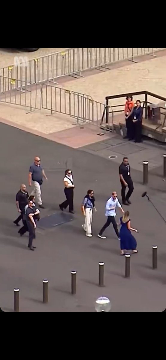 Lynda_The_Mundane tweet media