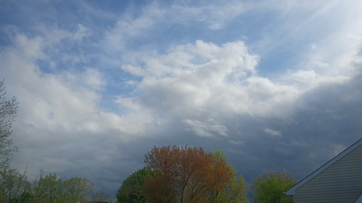 rearflank's tweet photo. @DrewForecast What a difference from this morning to late day. https://t.co/ruuU68G0zm
