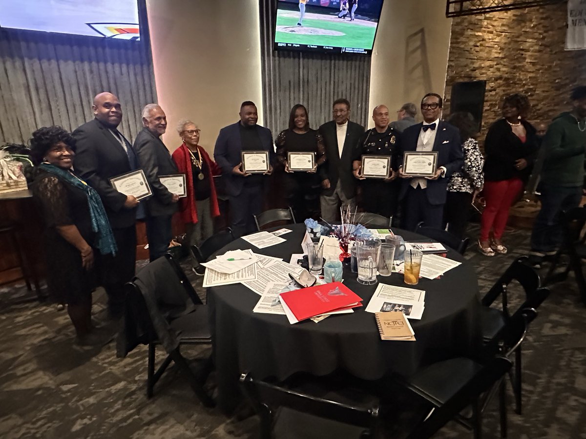IMPD_DCAdams's tweet photo. Pleased to join @LetThemTalkIndy alongside Dr. Heather Savage and #IndianaProfessionalAssociation talking about the power of mentoring! 

Happy to join students like Kori York and Ladies Under Constructions, LLC under the direction of Aleanya Moore @LUC_Mentor https://t.co/c45EHaE0oT