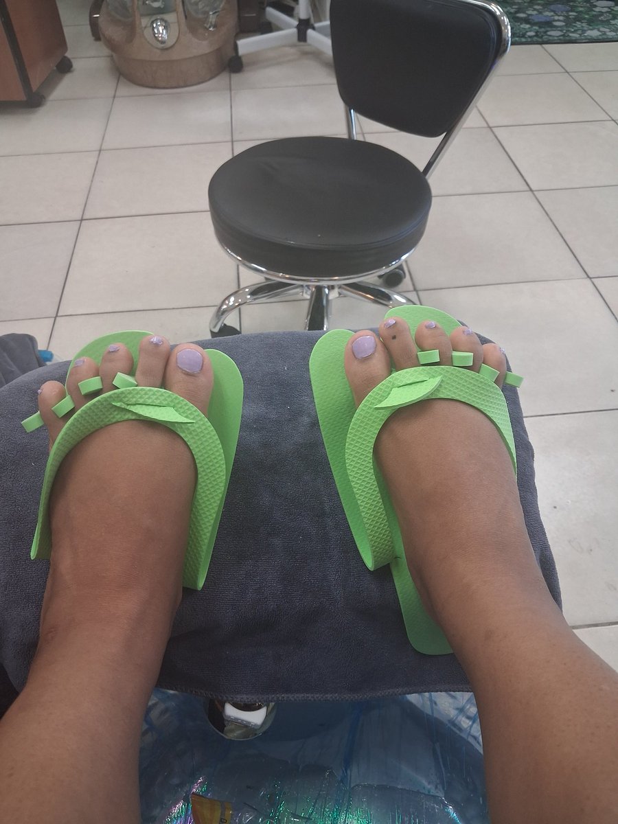 SlutNation02's tweet photo. Do you like purple 💜 toes ? Or do I have to put them in your mouth so you can decide 😙. 

Follow my main acc: @funsizepvt https://t.co/RBizaktEKP