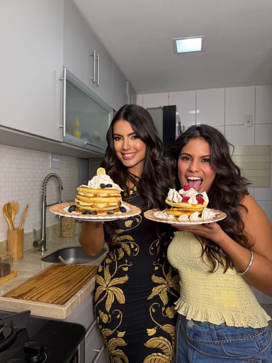 Hoje foi dia de panquequinha! Amanhã no Cozinha de casa , com a <a href="/gabisaporito/">gabi panquequinha 🥞</a> vamos ensinar a fazer uma versão gourmet da tão falada panqueca! 🥞