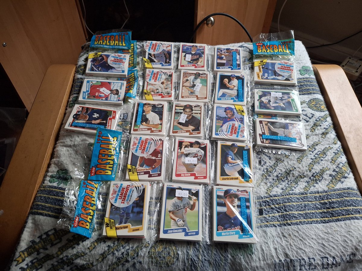 VegasFan99's tweet image. What I bought yesterday at Houston Sports Connection. 19 packs of 1990 Donruss baseball &amp;amp; seven rack packs of 1990 Fleer baseball. #baseballcards #sportscards #collect #thehobby